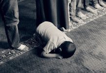 Kalau Dirimu Belum Cocok dengan Islam, Menangislah... Jangan Islamnya yang Ditolak...