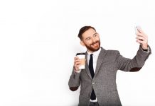 menilai seseorang dari social media